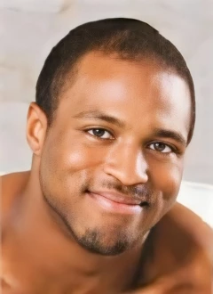 Damien Holt