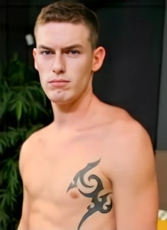 Tyler Layton